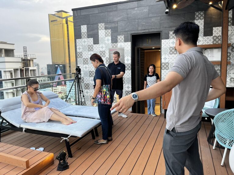 Geoff the photographer at Exposure photography in Phnom Penh