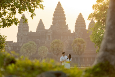 Couples sunrise photography at Angkor Wat