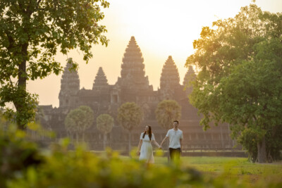 Couples sunrise photography at Angkor Wat